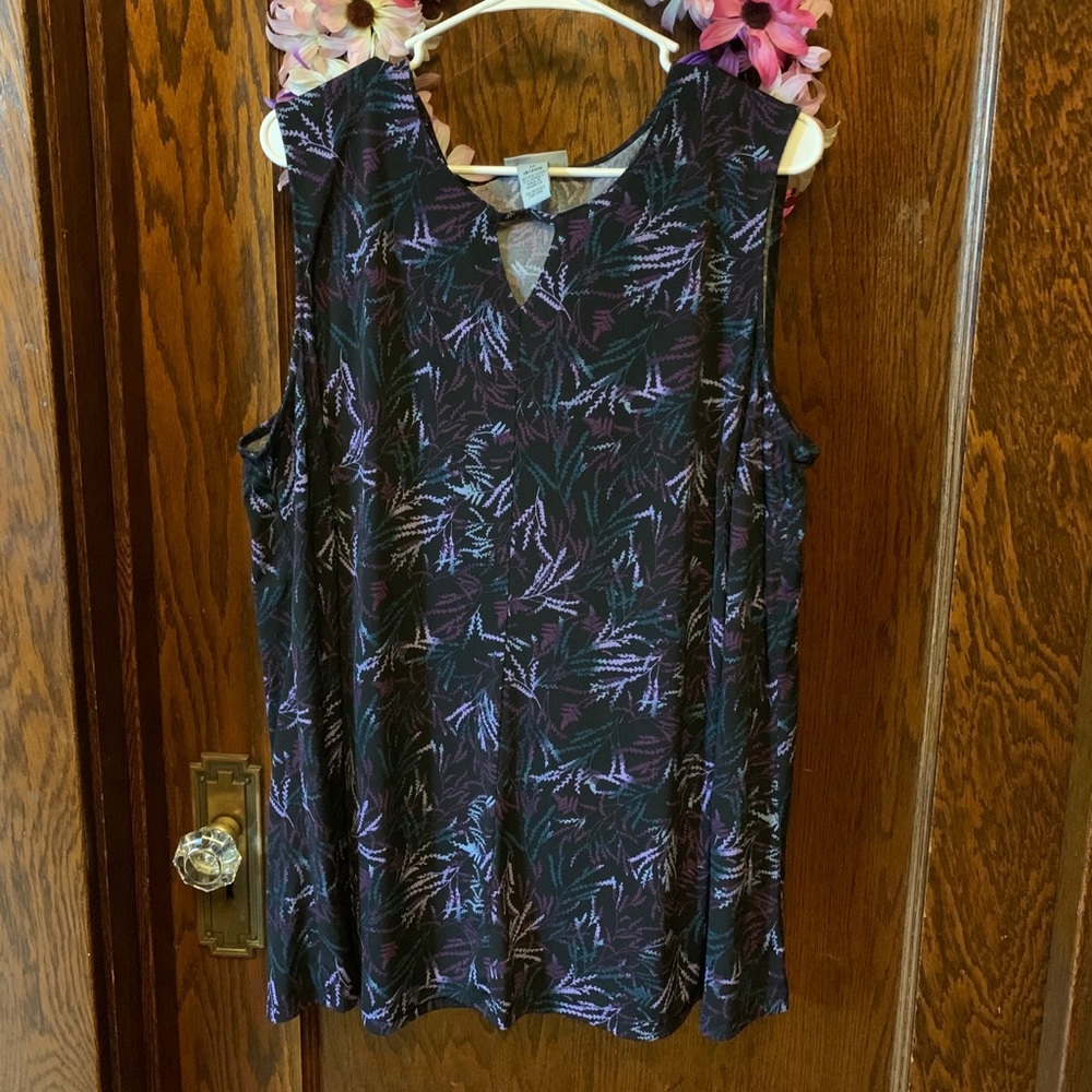 Catherine’s sleeveless top